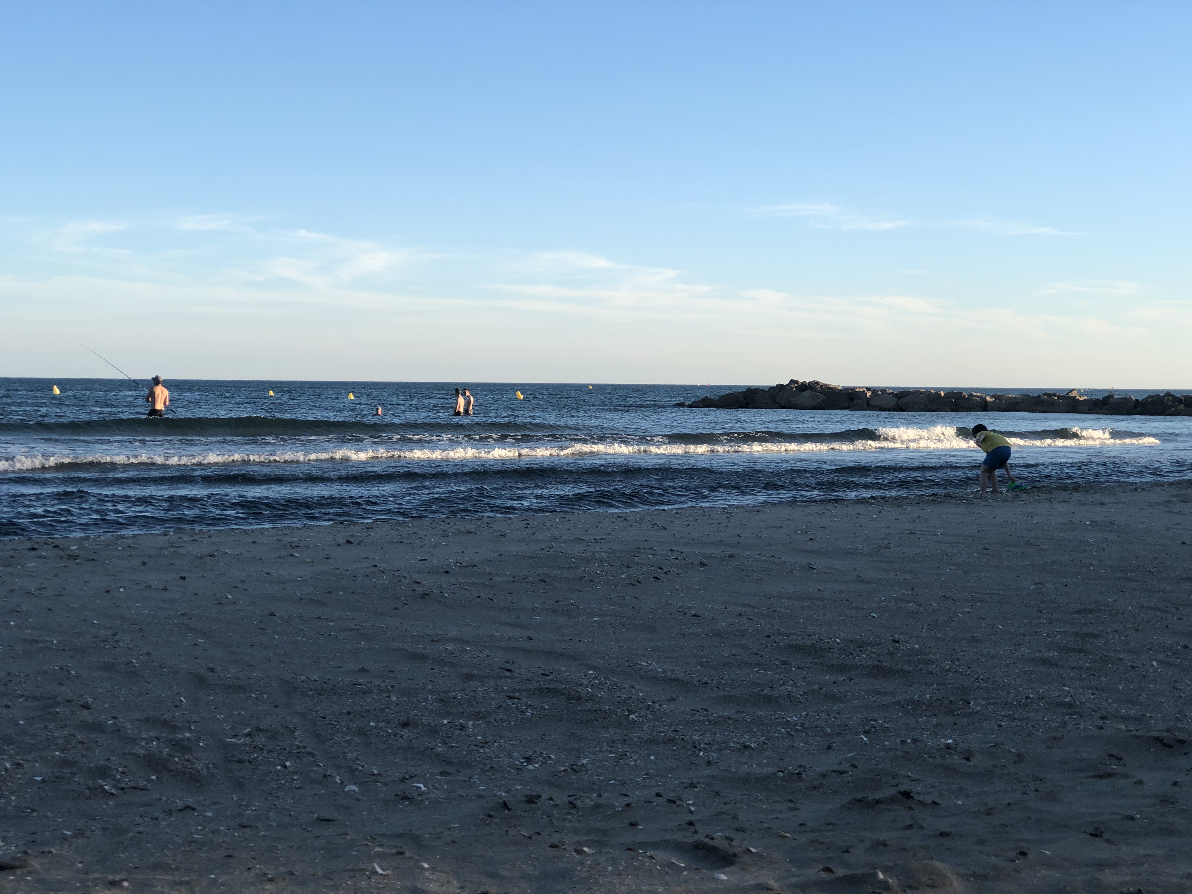 35 euros pour aller à la plage : la fin des parkings gratuits fait des  vagues à Carnon