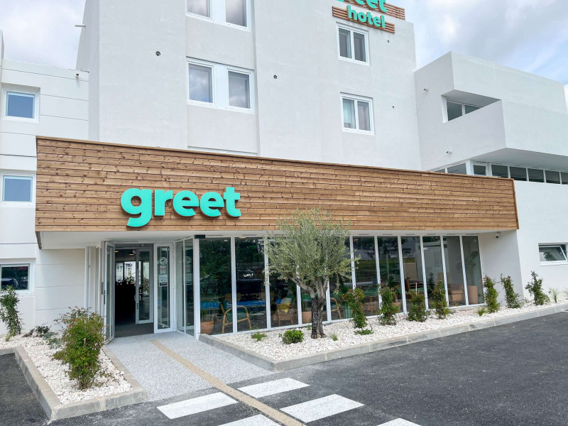 Greet hotel