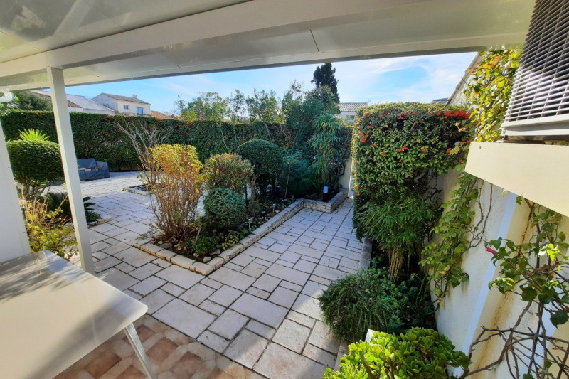 Juste a cote de la grande bleue_16