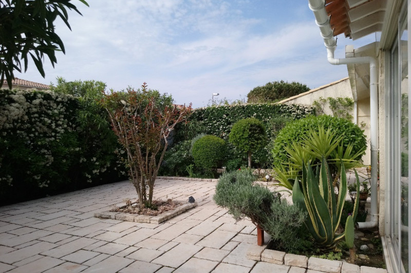 Juste a cote de la grande bleue_10